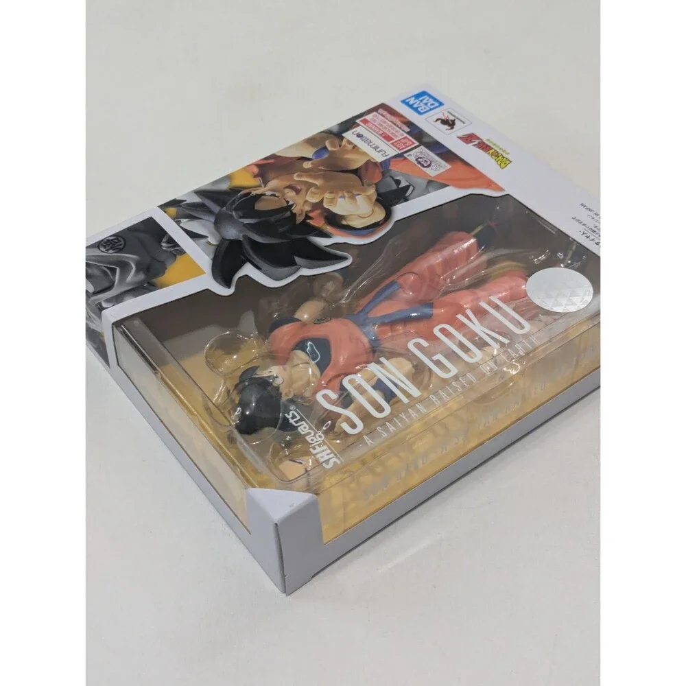 Bandai S.H.Figuarts Dragon Ball Z Son Goku A Saiyan Raised on‎ Earth Figure